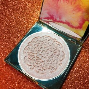 Tarte Goddess Glow highlighter + W&W highlight